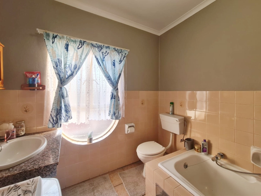 To Let 2 Bedroom Property for Rent in Ifafi North West